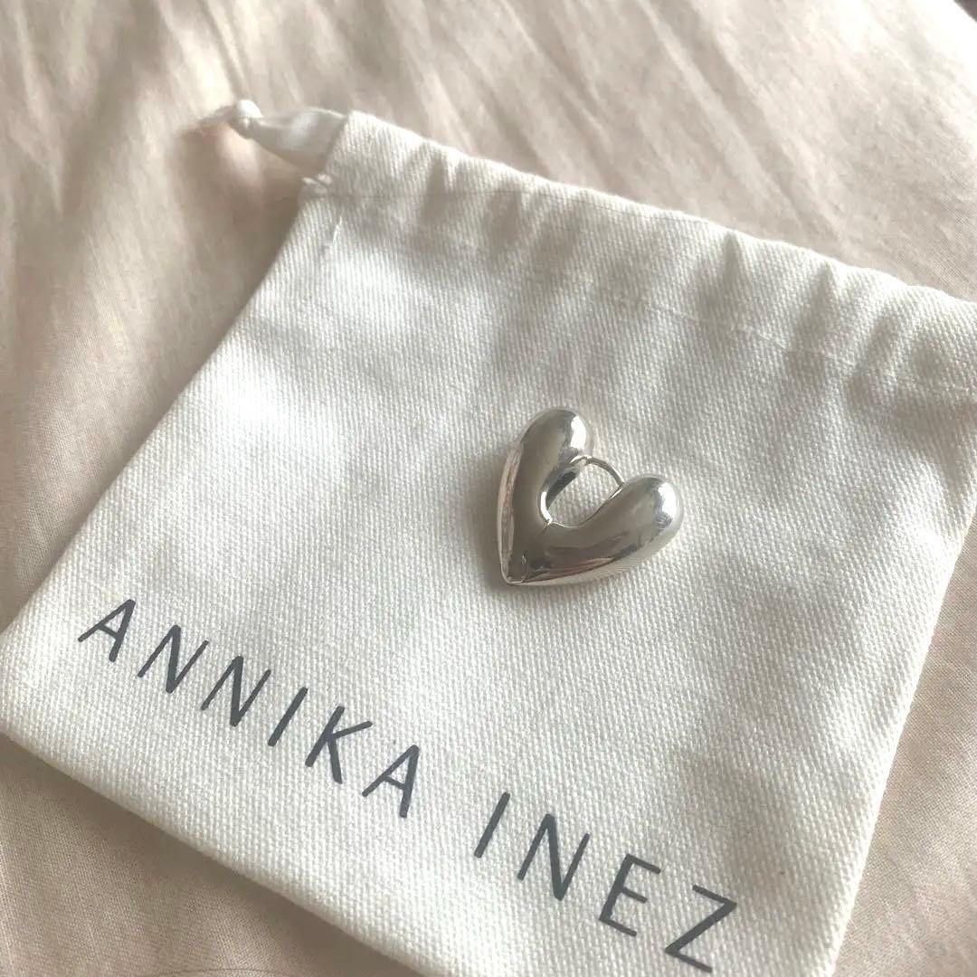 ANNIKA INEZ ハート型シルバーピアス（ラージサイズ ）片耳 ANNIKA INEZ】HEART HOOPS ラージピアス（シルバー） | goldand