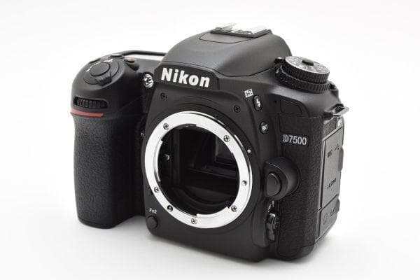 【ほぼ新品】ニコン Nikon D7500 ボディ 《ショット数1126回》