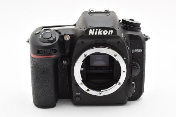 【ほぼ新品】ニコン Nikon D7500 ボディ 《ショット数1126回》