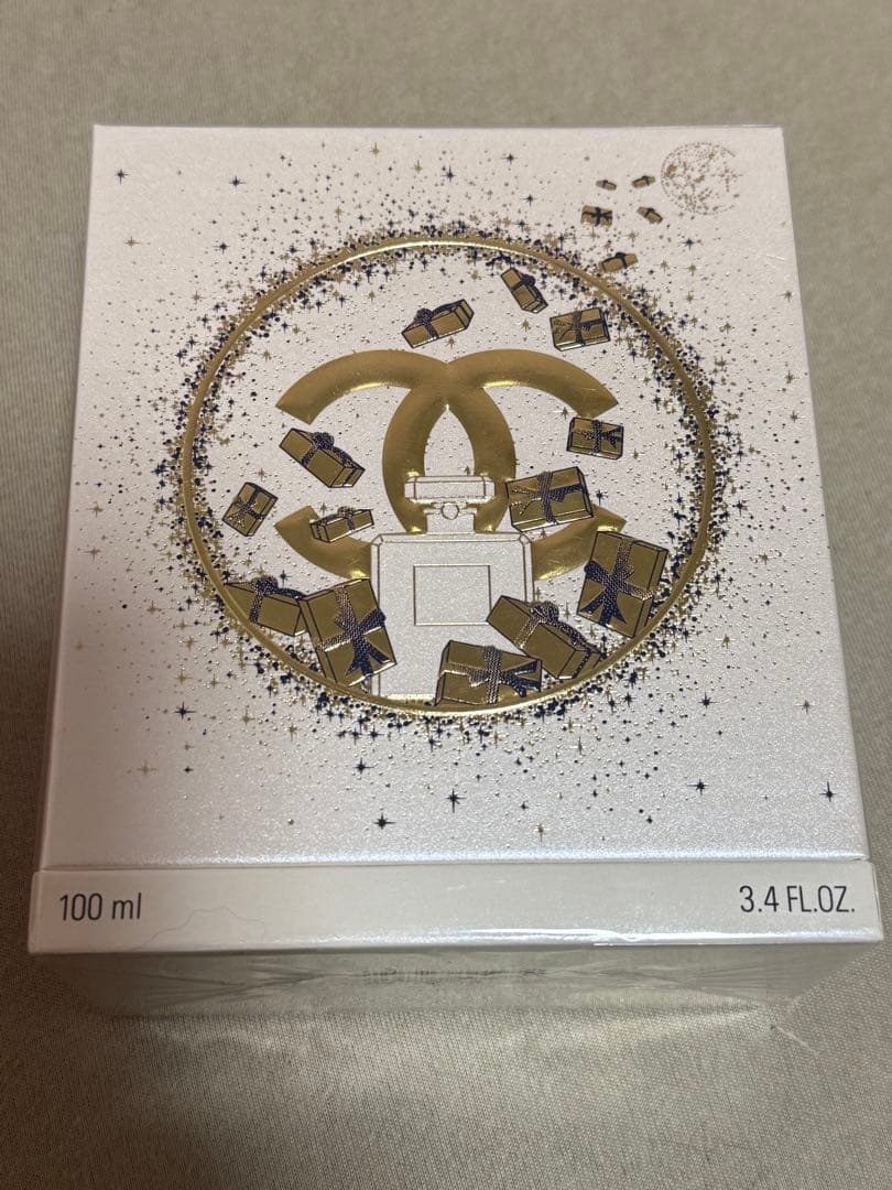 CHANEL ココマドモアゼル ホリデー限定フレグランスギフトボックス シャネルのホリデー限定パッケージのフレグランス、ボディオイルを