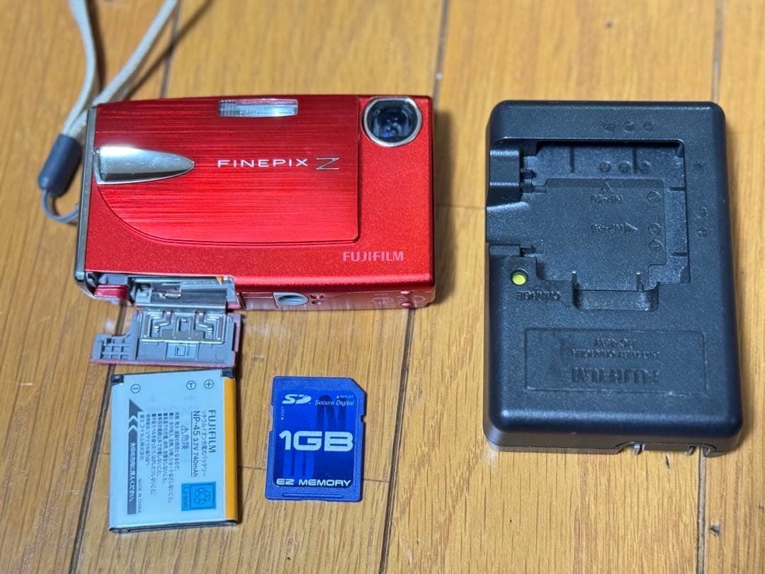 Fujifilm FinePix Z20fd レッド 1GBメモリー付き Fujifilm Finepix Z20fd Digital Camera - Red | Camera Wholesalers