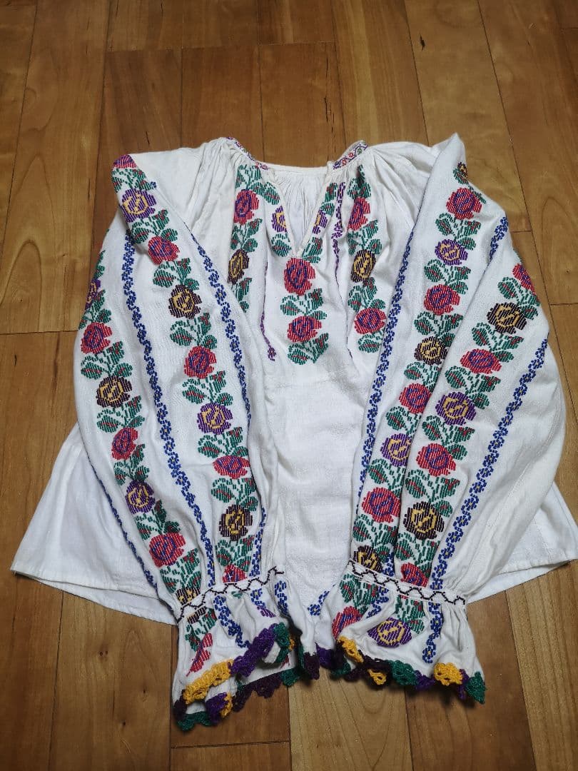 vintage ルーマニア刺繍 ブラウス vintage 赤 ルーマニア刺繍 ブラウス - 名古屋 Snap Magazine | スナマグ
