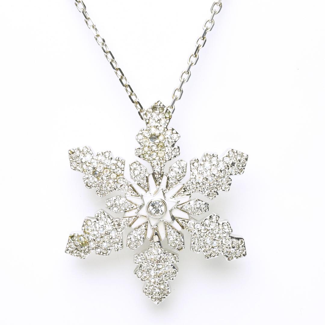 スワロフスキー 雪の結晶 ネックレス スノーフレーク ブローチ - メルカリ