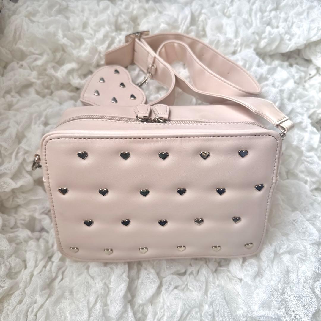 épine エピヌ ハートスタッズ ショルダーバッグ epine（エピヌ）の「e Heart pouch shoulder strap bag heart studs