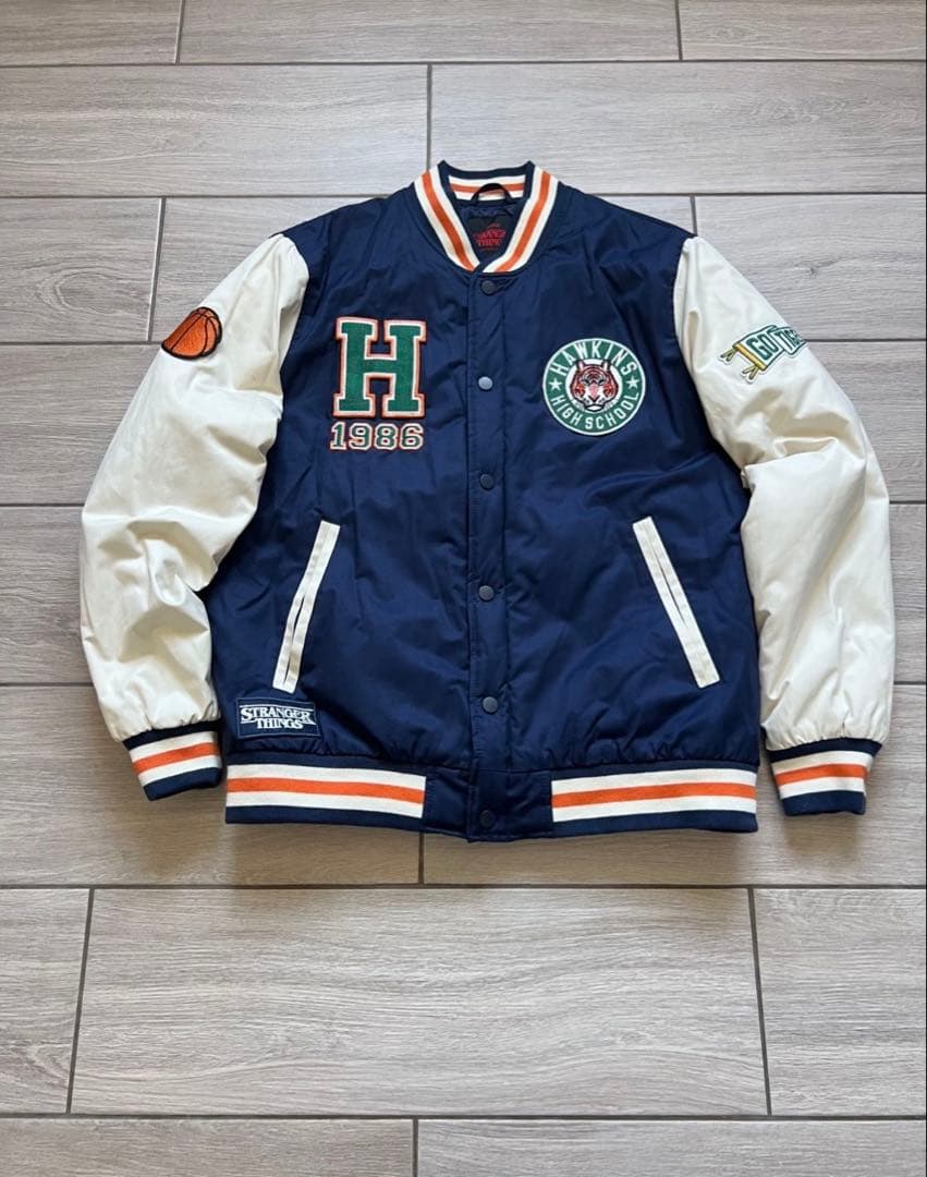 ストレンジャーシングス　ジャケット　Lサイズ　スタジャン ストレンジャー・シングス 未知の世界」The SQUAWK｜スタジャン（表面