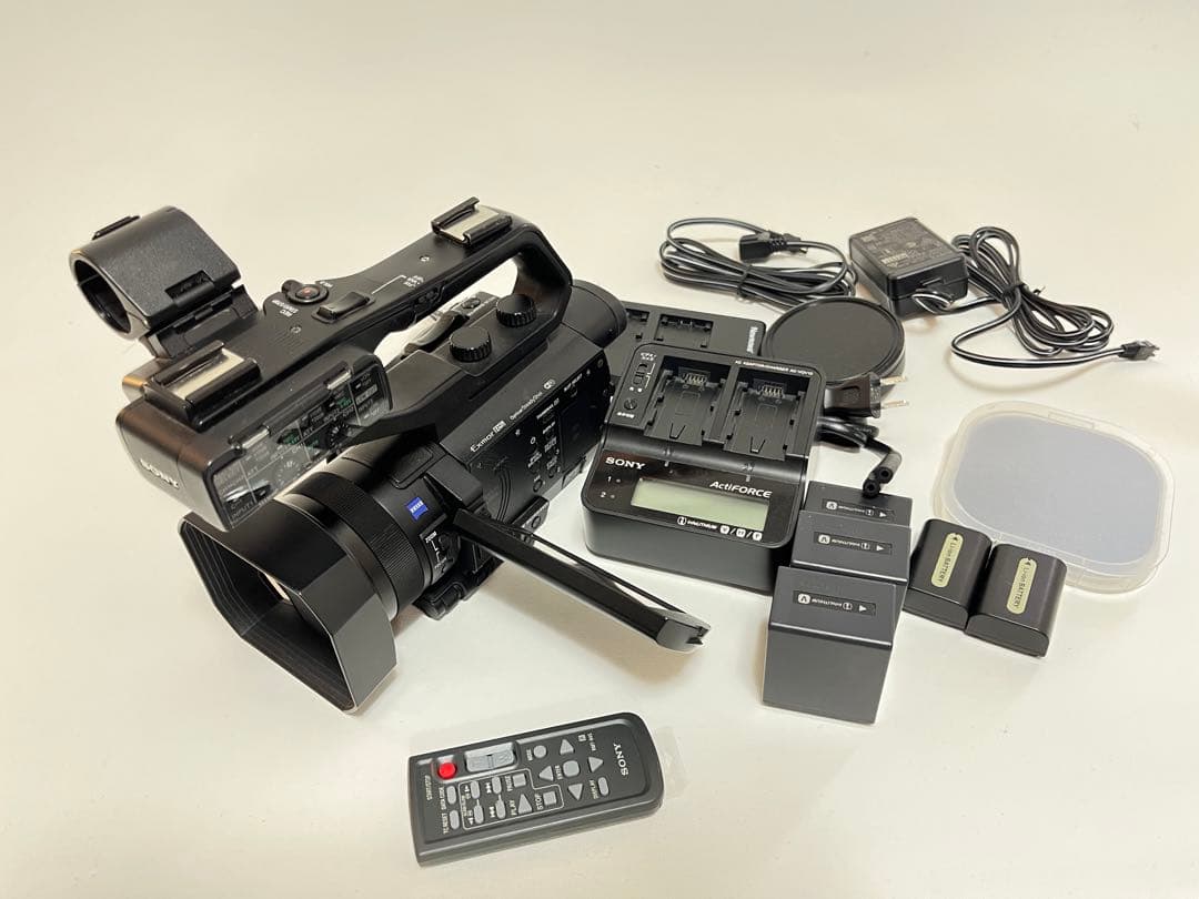 SONY NX80 充電器×2 バッテリー×5 ワイコン レンズプロテクター付き SONY HXR-NX80 / 64GB SDXCカード / NP-FV100A / NP-FV 対応バッテリー