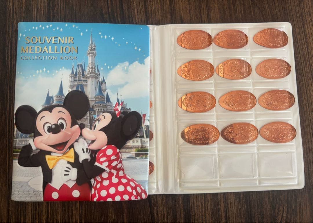 book013s.jpg ディズニーリゾート メダルブック 35周年記念メダル+2018