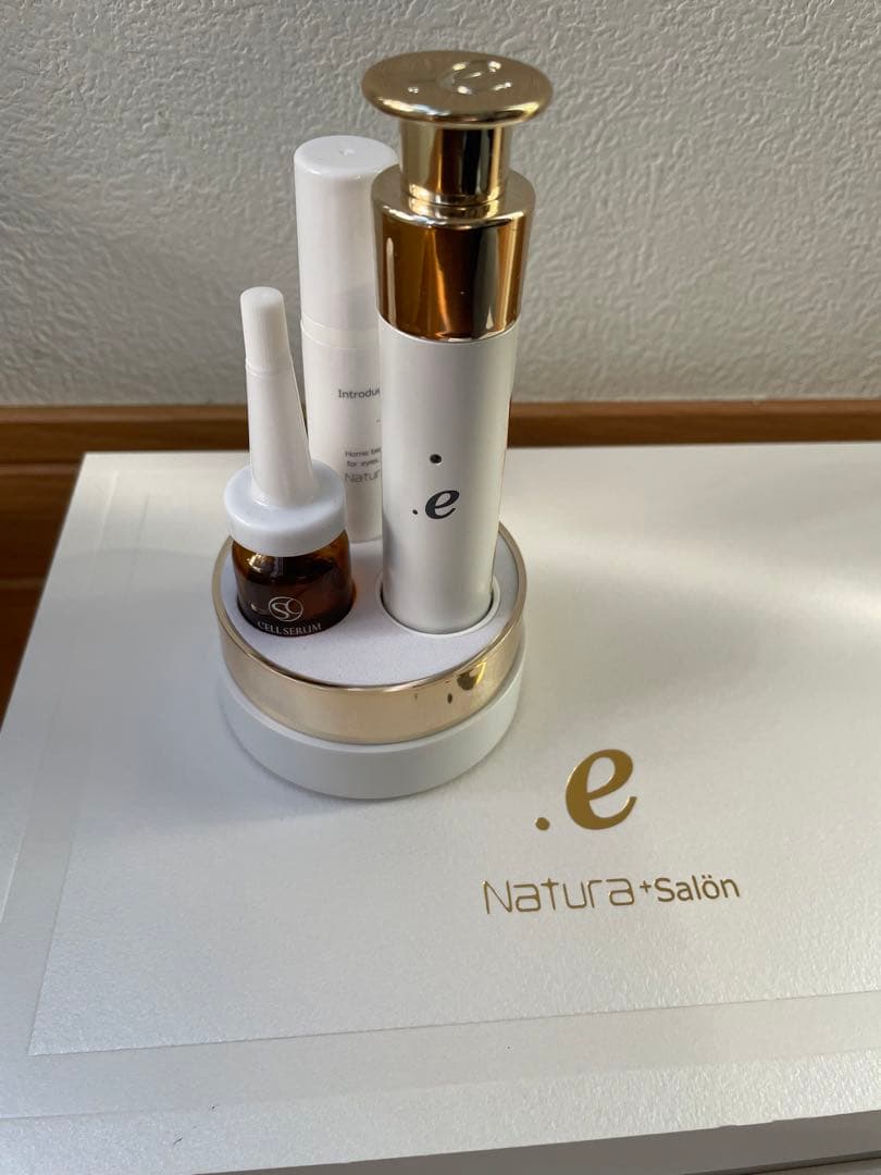 美品 .e ドットイー ナトゥーラ Natura 目元専用美眼器 美顔器