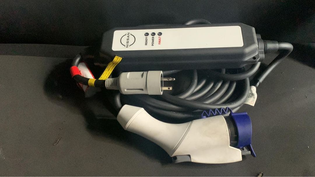 NISSAN 充電ケーブル AC200V 15A Amazon.co.jp: NISSAN【ﾆｯｻﾝ】LEAF【ﾘｰﾌ】 充電ケーブル（コントロール