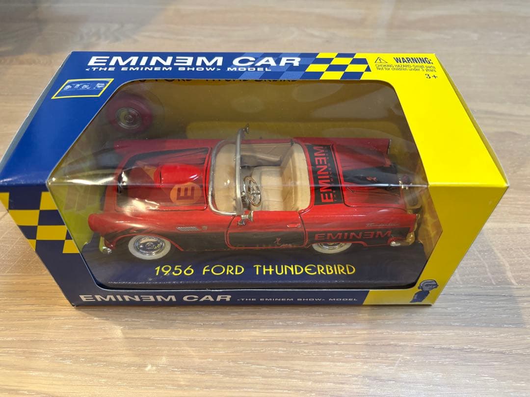 EMINEM CAR FORD THUNDERBIRD赤＋2点 2002 James Bond Ford Thunderbird - Die Another Day 1:24 Scale