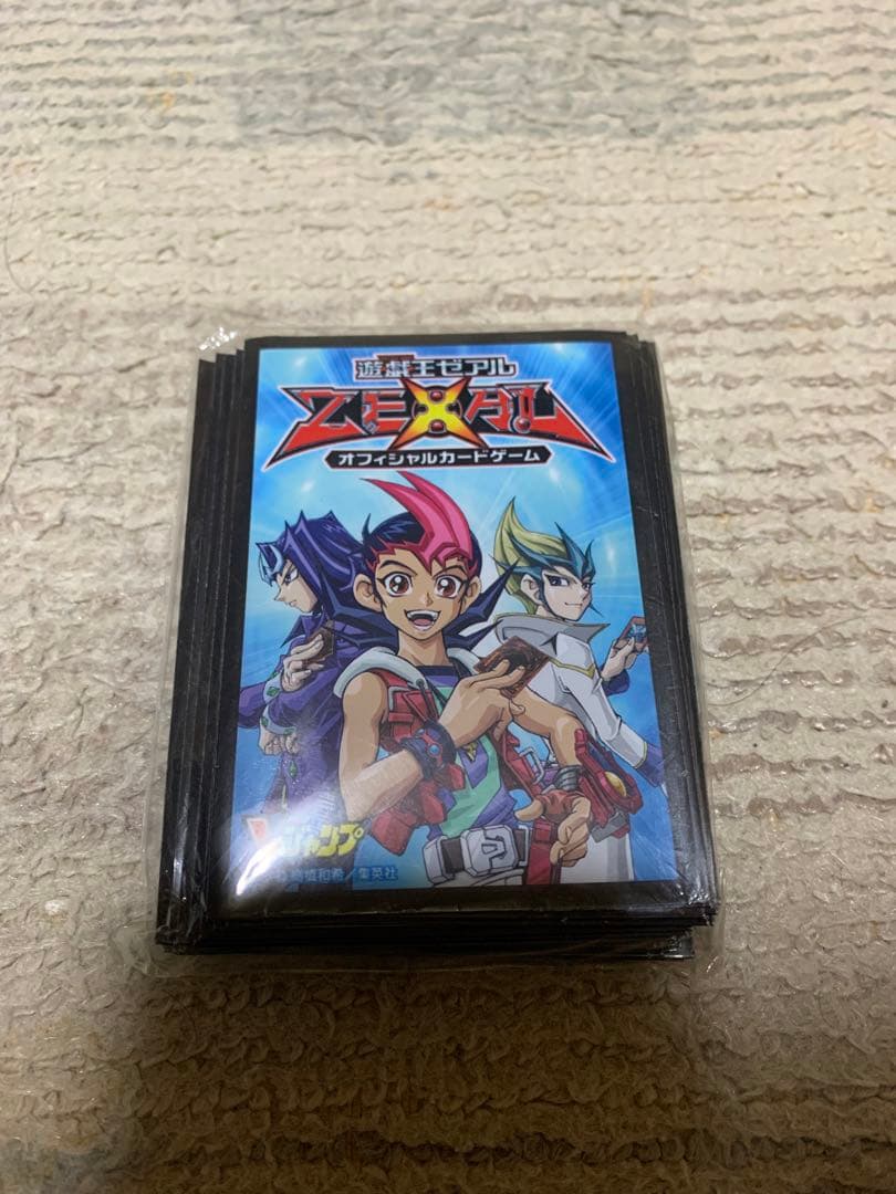 【新品未開封】遊戯王　Vジャンプ　懸賞限定スリーブ70枚入ZEXAL ガガガ学園 スリーブ『ガガガ学園青』70枚入り【-】{-}《スリーブ》