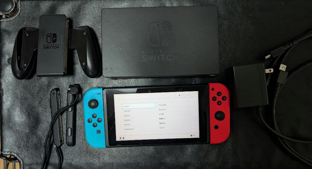 ゆ*り様 Nintendo Switch 青/赤 本体 充電器付き その他付属品 Amazon.co.jp: Nintendo Switch 本体 (ニンテンドースイッチ) Joy-Con