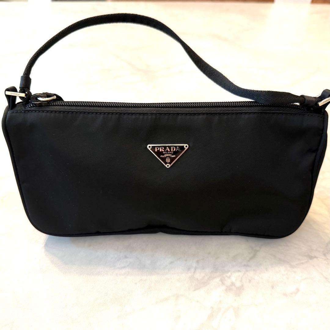 ドアラ　PRADA プラダ　アクセサリーポーチ ブラック ナイロン 中古・古着通販】PRADA (プラダ) ナイロンアクセサリーポーチ/ホーボ