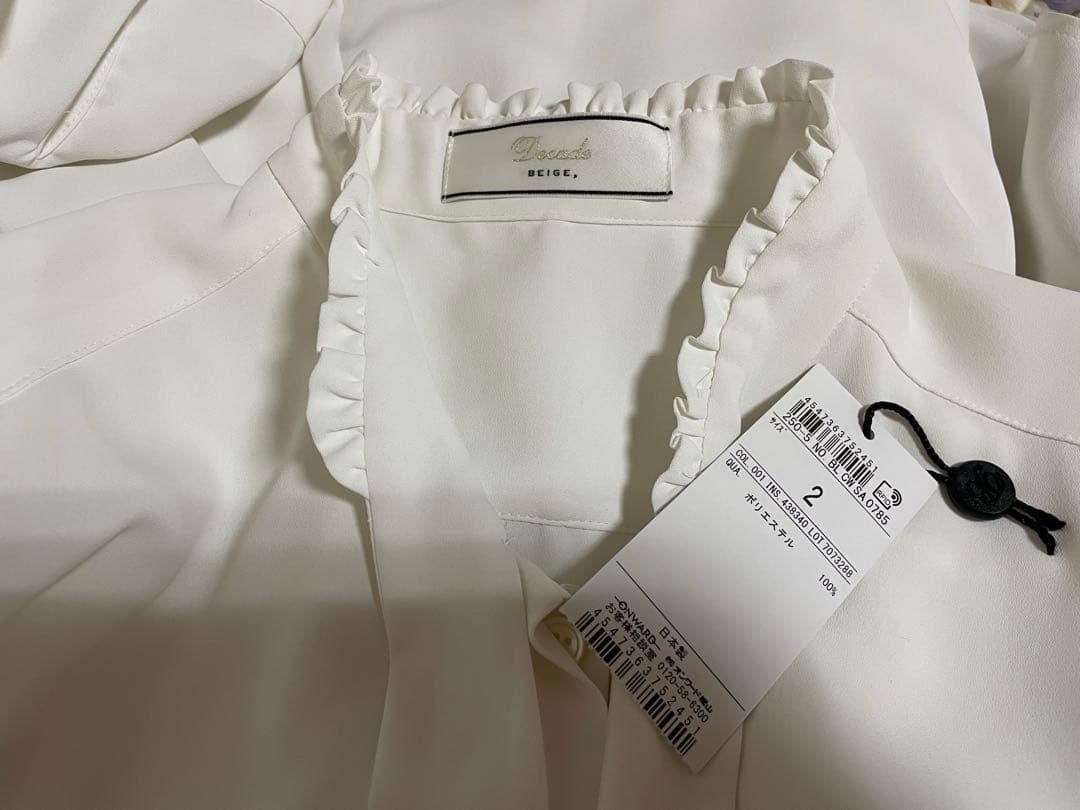 未使用 ベイジ BEIGE, 2 ボウタイロングスリーブブラウス EVA 白