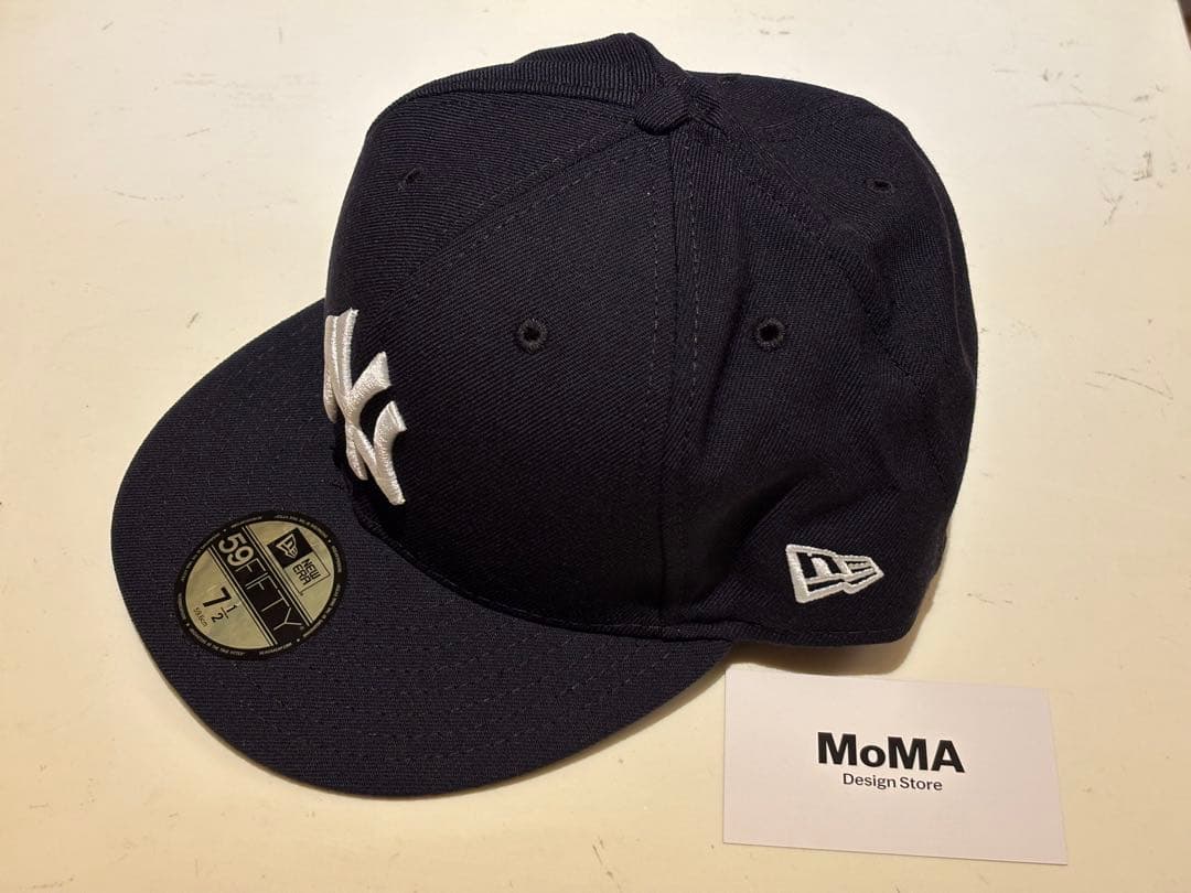 新品 New Era MoMA 7 1/2 ニューエラ ヤンキース MoMA Design Store】大人気の「MoMA NY ヤンキースキャップ」に秋の新