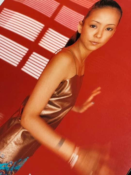 安室奈美恵／SOMETHING 'BOUT THE KISS - メルカリ