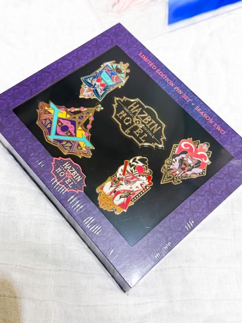ハズビンホテル HazbinHotel Vees社員証 アクスタ ピンズ - メルカリ