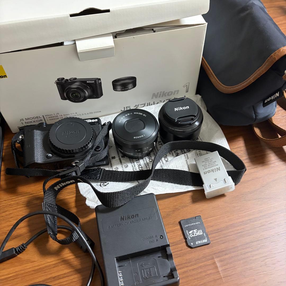 Nikon 1 J5 本体 単焦点レンズ・三脚・カメラケース付き