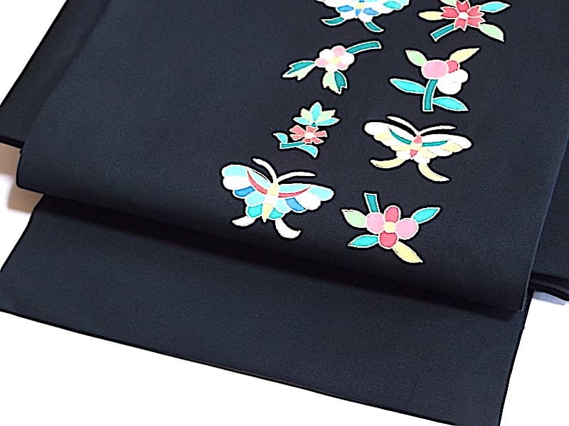 三越誂　塩瀬名古屋帯（花と蝶文）長368　正絹美品 新塩瀬帯 夏の柄「オリジナル 蝶」 絽・黒地｜洗える帯 名古屋帯