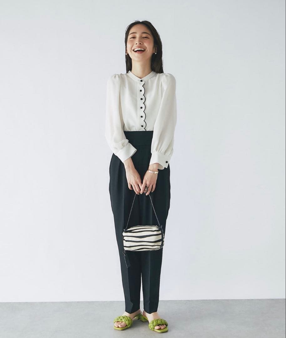 ラブティックボンボン スカラップ刺繍ブラウス