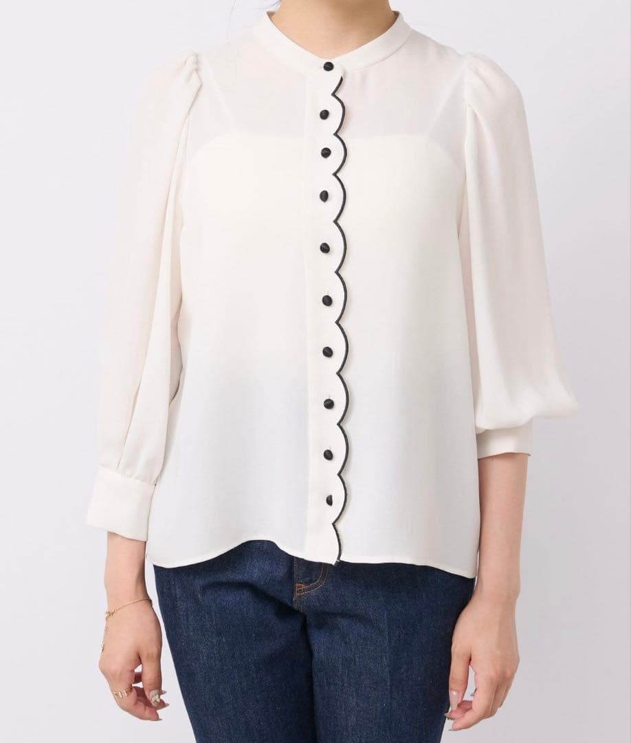 ラブティックボンボン スカラップ刺繍ブラウス