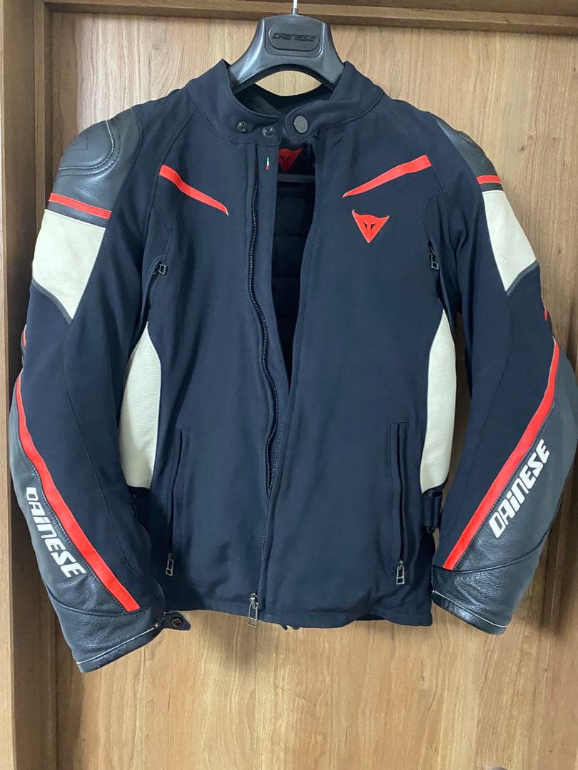 Dainese 冬用ライディングジャケット 黒/赤/白 Dainese Men's Racing 3 (D-3) D-Dry Jacket Black/White/Fluo Red