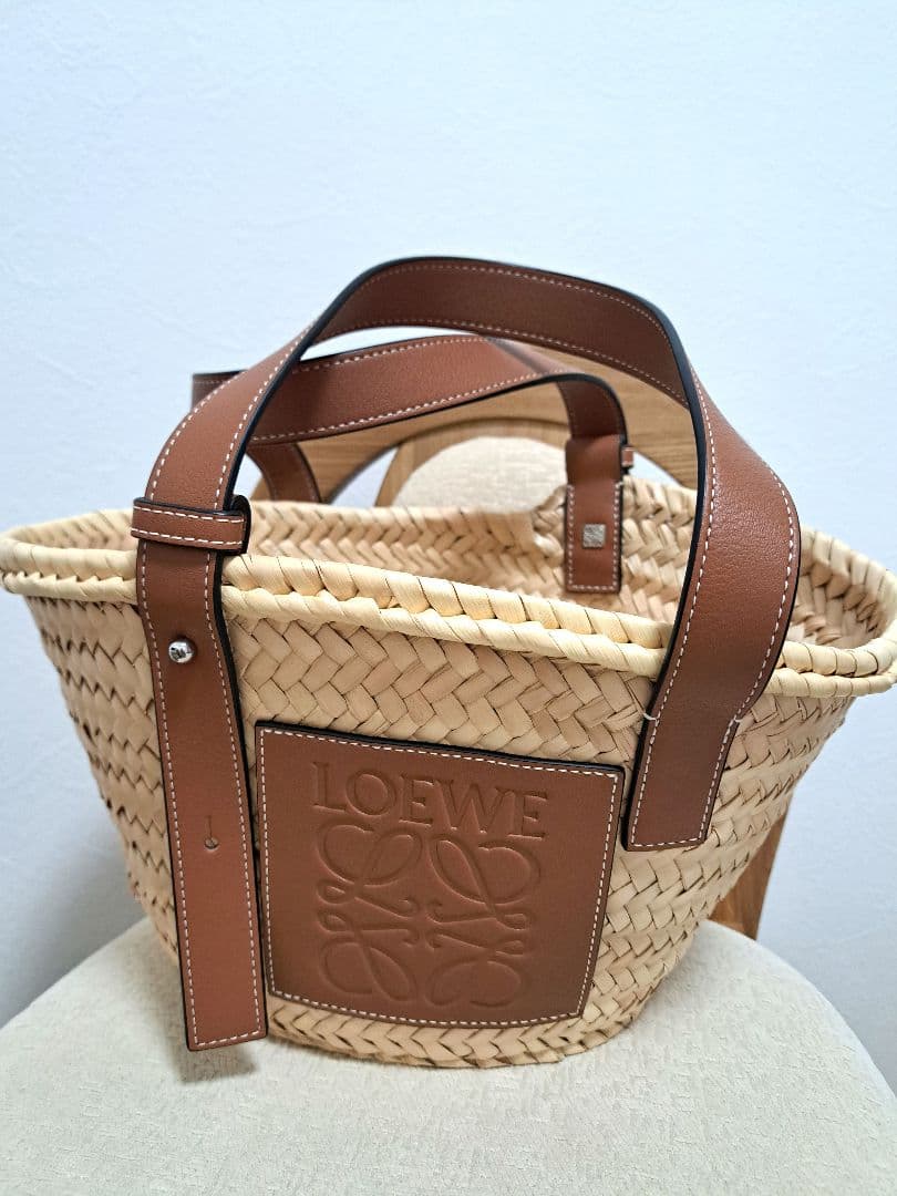 値下げ！新品未使用　保存袋付き　LOEWE ロゴ入りカゴバッグ　スモール LOEWE】ロエベ バスケットバッグ スモールサイズ かごバッグ (LOEWE