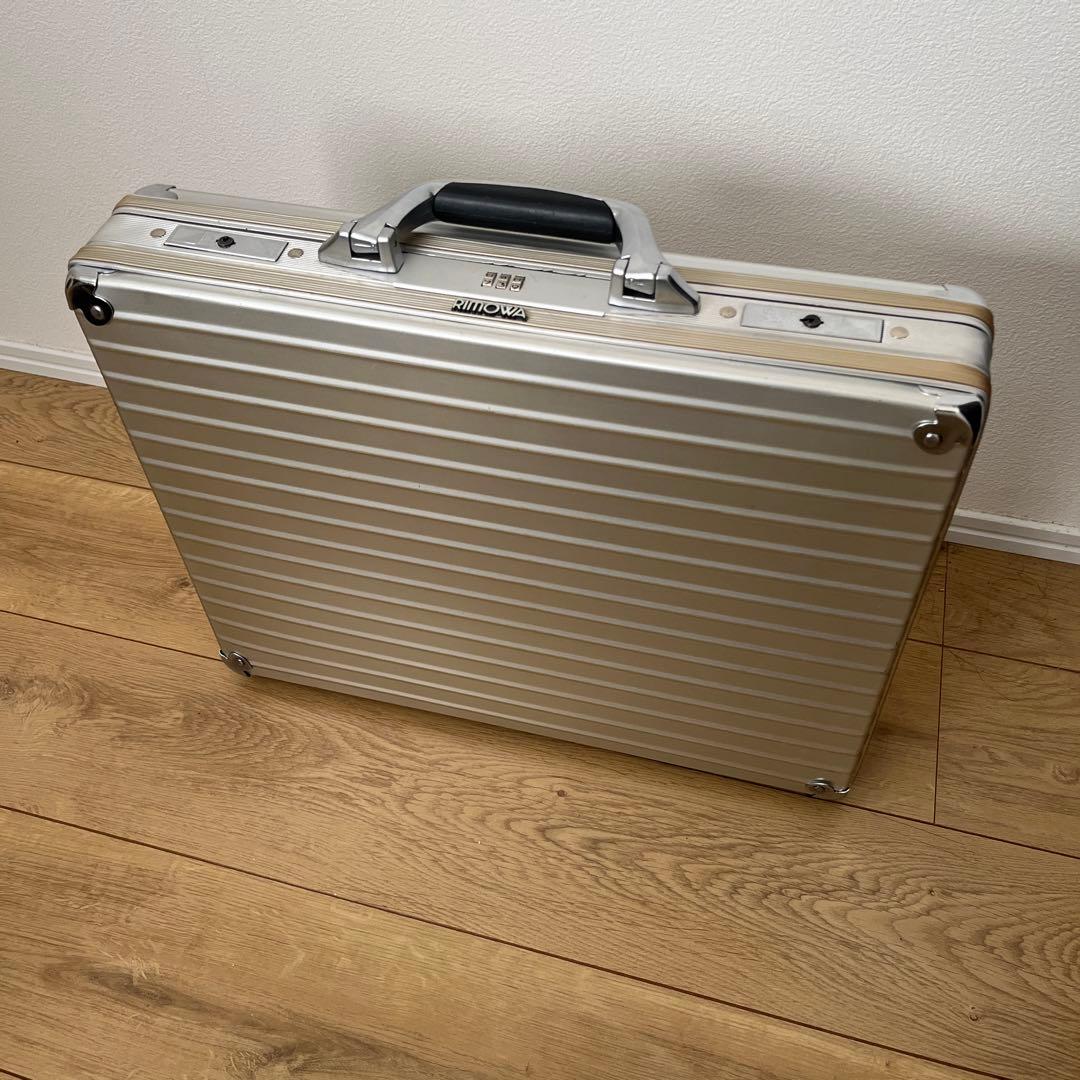 み*こ様 リモワ アタッシュケース アルミ シルバー トランクケース み*こ様 リモワ アタッシュケース アルミ シルバー トランクケース