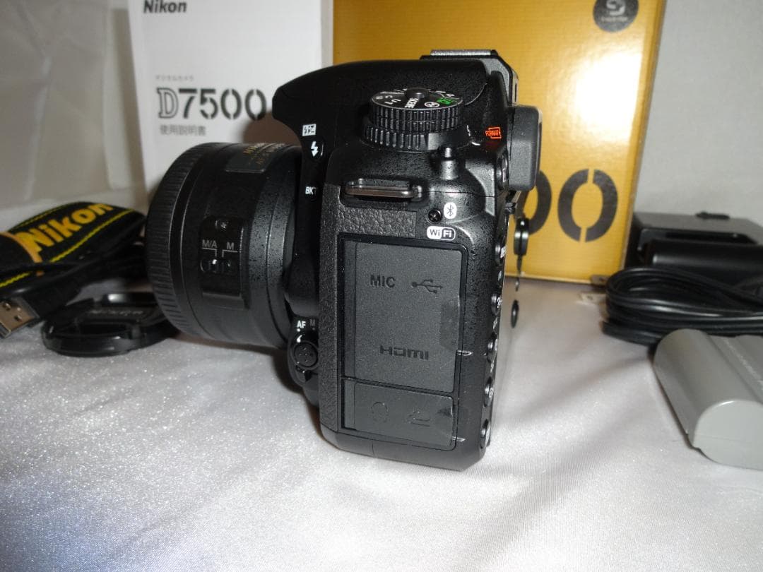 NIKON D7500デジタル一眼レフカメラボディ ショット数27300です。の