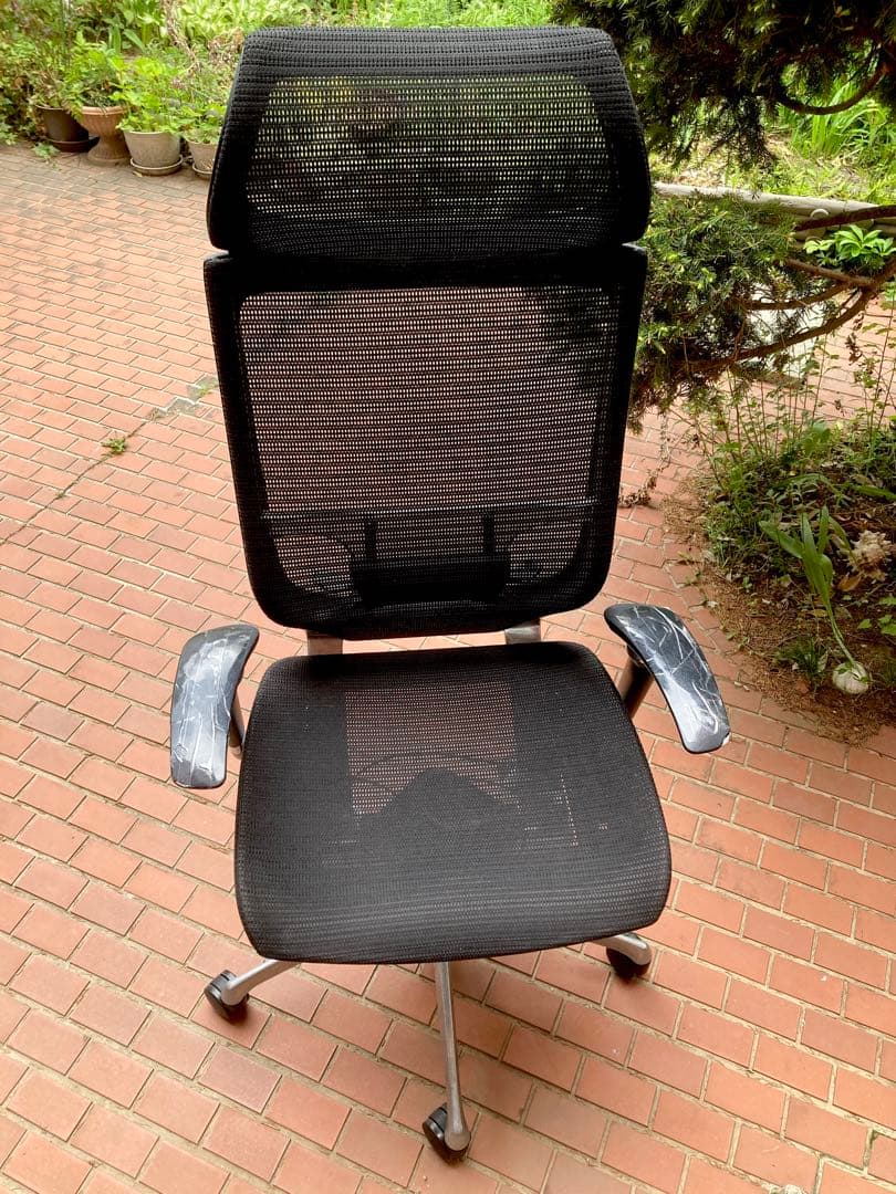 オカムラ　バロンチェア　エクストラハイバック　肘パッドに割れあり バロン（オカムラ） オカムラ バロン チェア 椅子 エクストラ