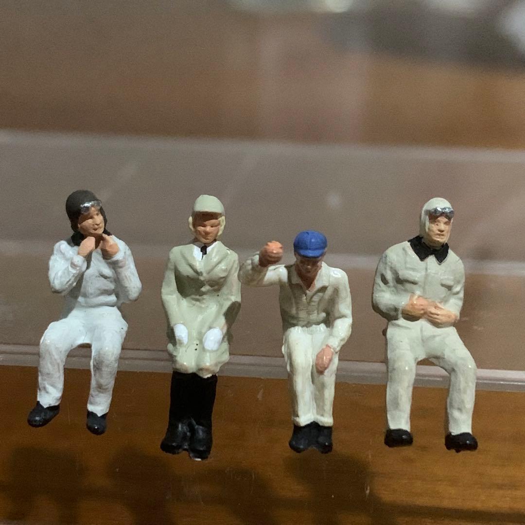 Preiser／プライザー 1/87 ミニチュア フィギュア 座ってる昔の操縦士