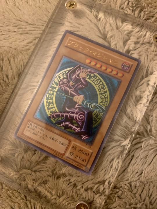 No.679 遊戯王 美品 ブラックマジシャン レリーフ LN-53 ブラック・マジシャン【レリーフ】{LN-53} アルティメットレア LN-53 1