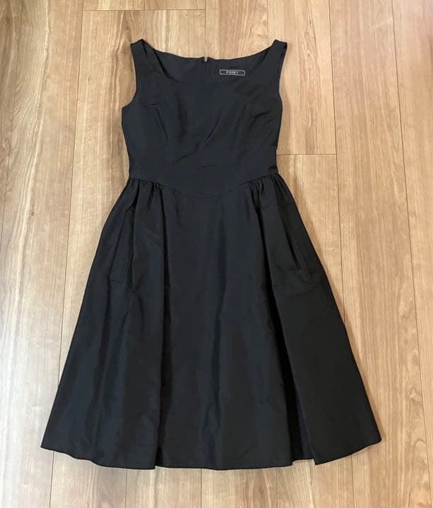 FOXEY ひざ丈ワンピース　シルク　フレア　タック FOXEY ひざ丈ワンピース シルク フレア タック FOXEY ひざ丈ワンピース