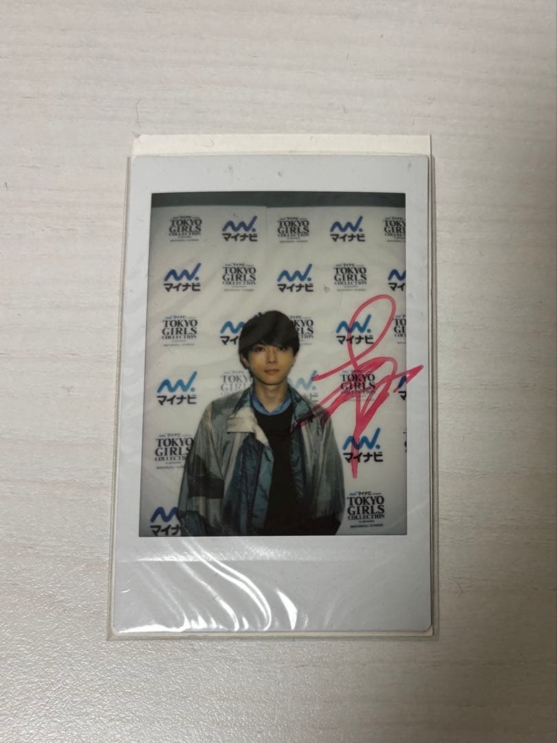 吉沢亮サイン入りポラロイド写真チェキ - メルカリ