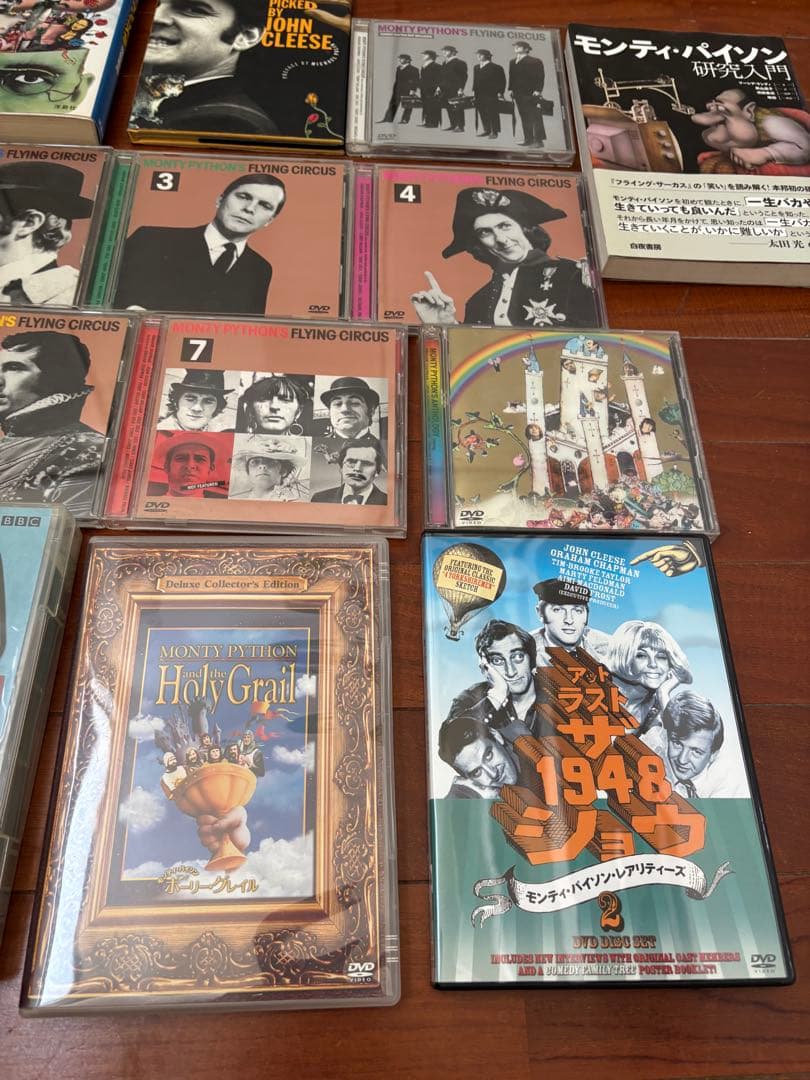 モンティパイソン　DVD,書籍一式