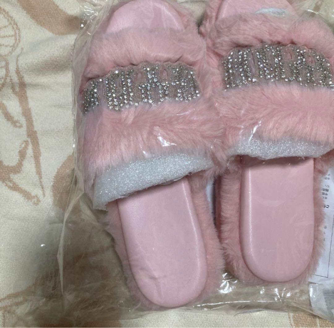 GYDA 最新作 ノベルティ 厚底 ファー サンダル ビジュー PINK