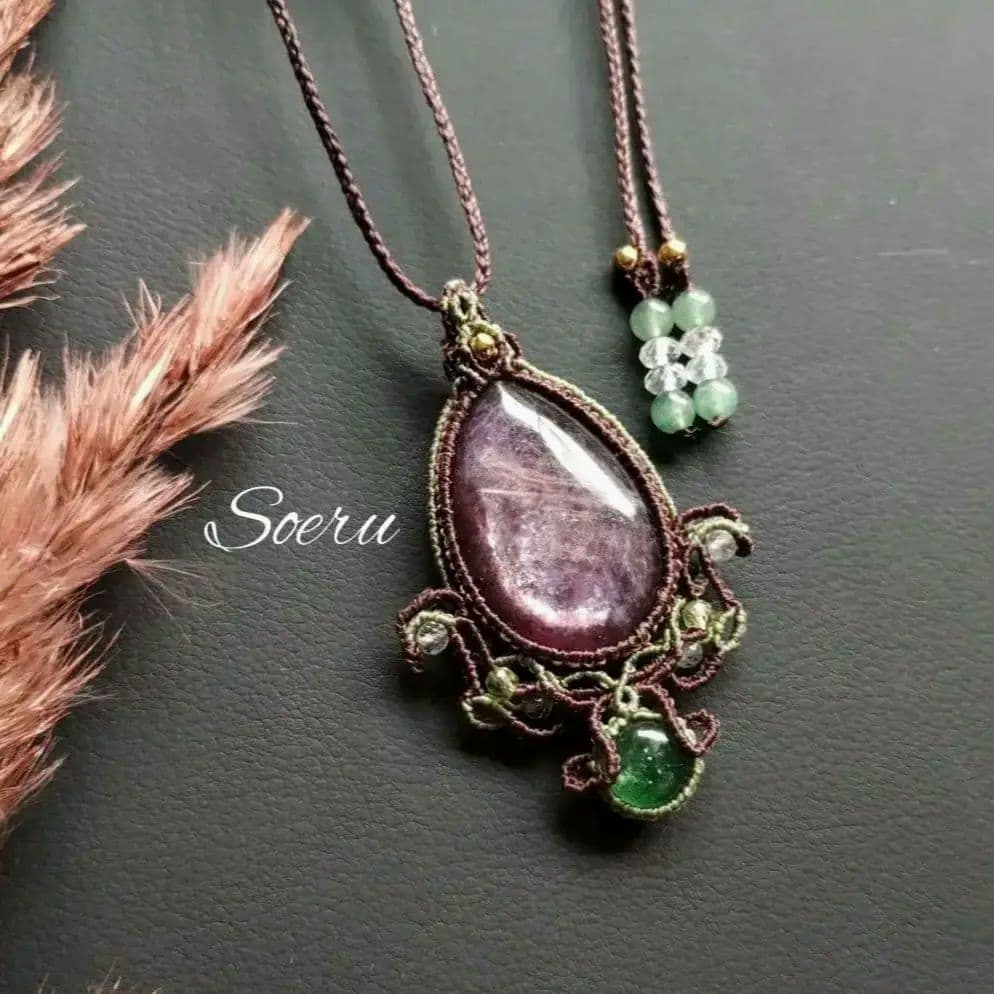 レピドライト＆グリーンストロベリークォーツのマクラメ編みネックレス　天然石 グリーンフローライト天然石マクラメネックレスmac371エスニック