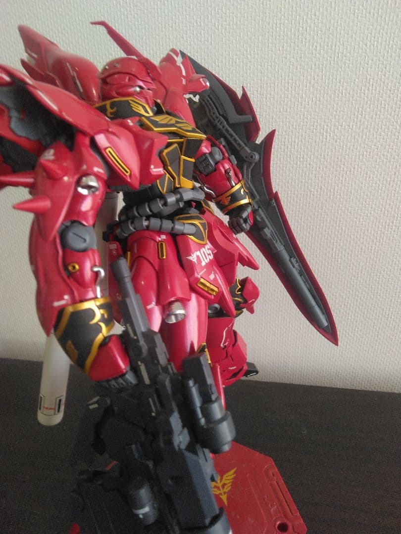 ガンプラ MG シナンジュ 全塗装完成品 バズーカ 専用台座付 - メルカリ
