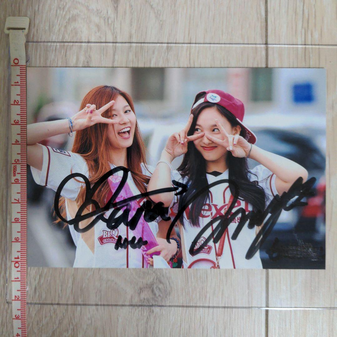 TWICE（サナ、ナヨン）直筆サイン入り写真 - メルカリ