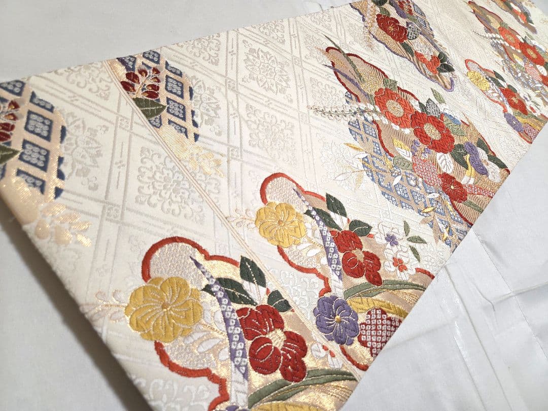 A◇着物くつろぎ 雲に辻が花 金糸 白 梅 花菱 六通 正絹 フォーマルな