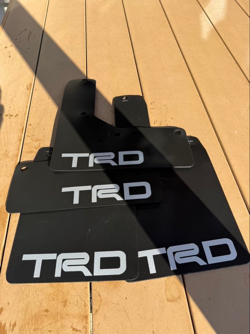 ハイエース　200系 ＴＲＤ マッドフラップ Amazon | TRD ハイエース 200系 4型 マッドフラップ ブラック MS328