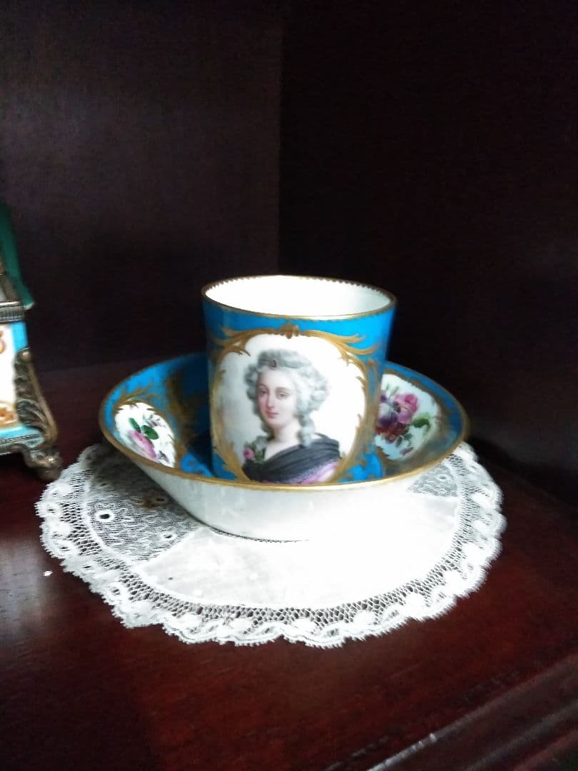 アンティーク 貴族の肖像画のカップ、ソーサー1客 - メルカリ