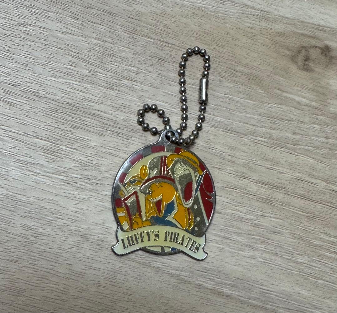 ルフィの海賊団 メタルキーホルダー - メルカリ