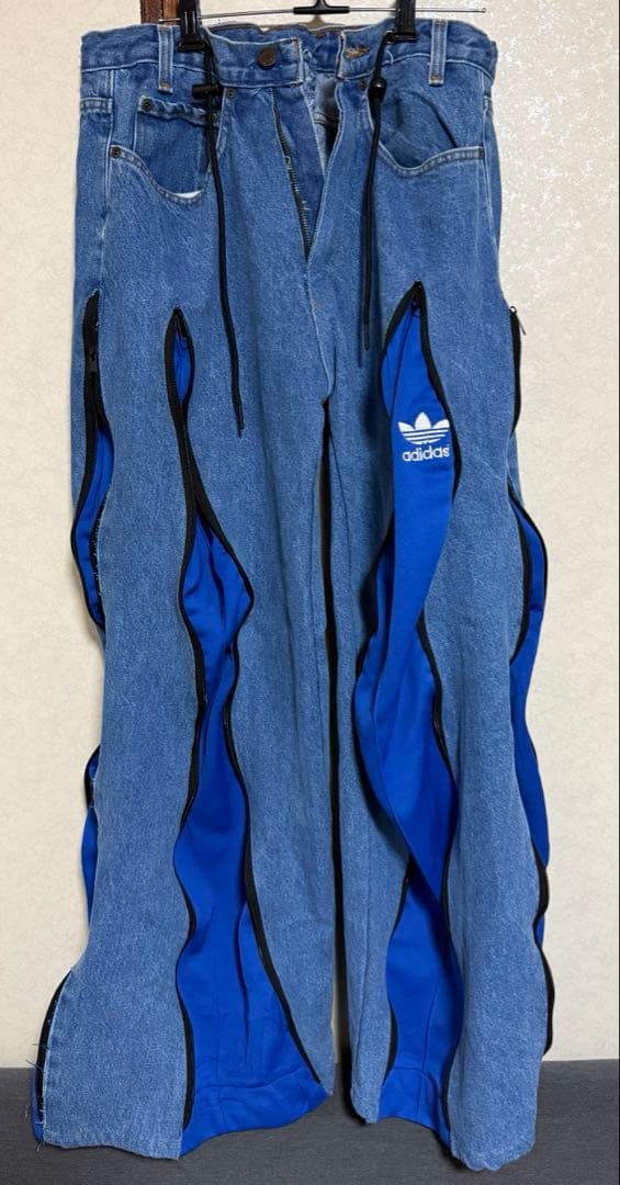 adidas リメイクパンツ デニム 4ジッパー - メルカリ