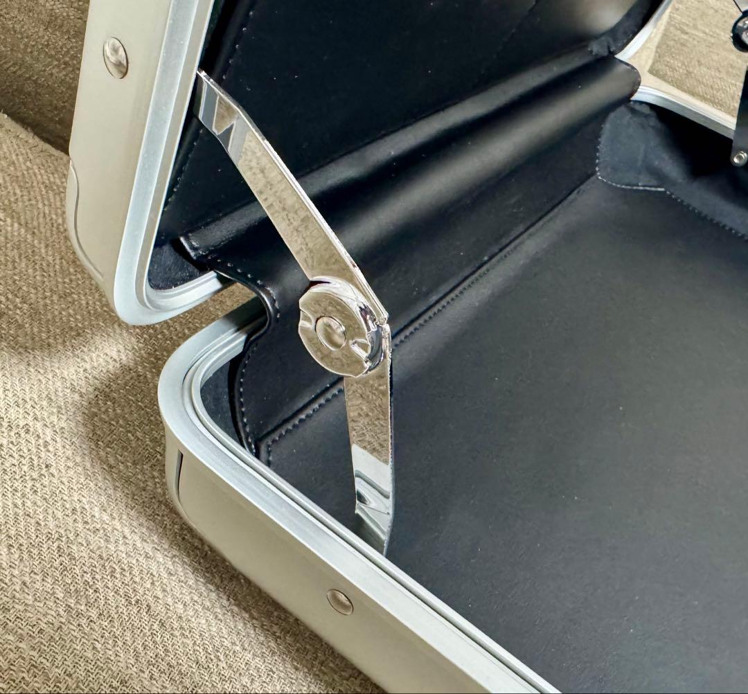 ゼロハリバートン アタッシュケース アルミ A4対応 9.5L 94211