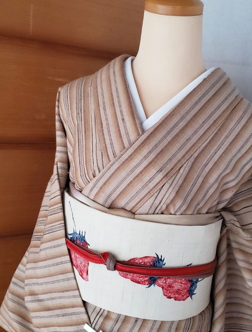 【美品＊未使用】真綿紬　縞　ベージュ　しつけ付き　正絹　スモールサイズ　特価☆ 2026年最新】紬の人気アイテム - メルカリ