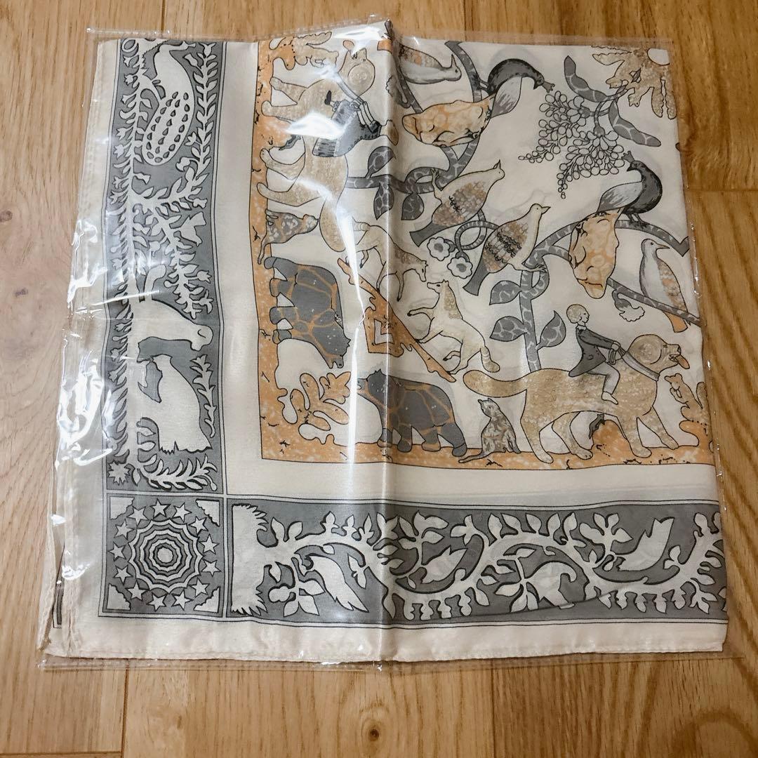 新品未使用】CHANEL ノベルティスカーフ 動物柄 - メルカリ