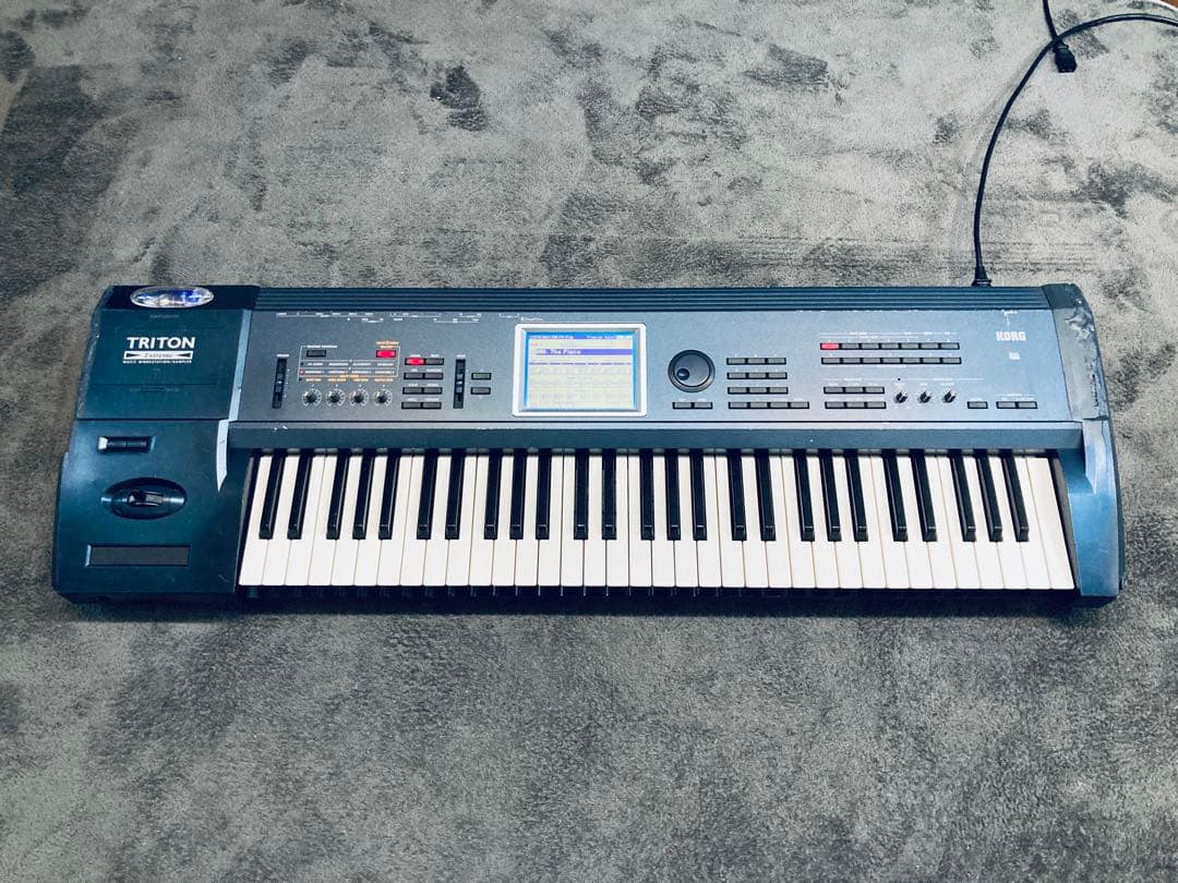 KORG TRITON EXTREME 61鍵 KORG TRITON Extremeを今でも愛用しています