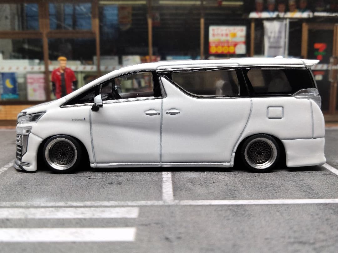 トミカ改造 トヨタ ヴェルファイア フルエアロアルミリム 深リム
