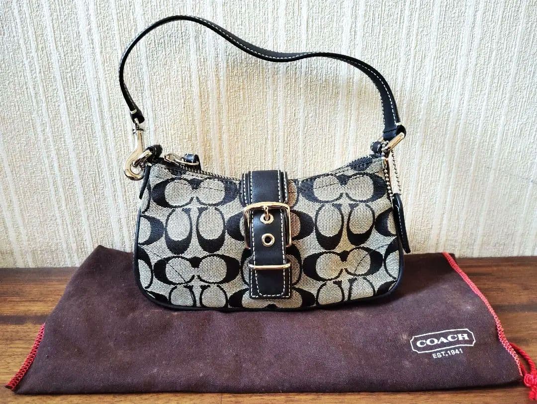 美品　人気　コーチ　シグネチャー　ワンショルダーバッグ　ブラック　保護袋付き 極美品 COACH コーチ ワンショルダーアクセサリーポーチSOHO 6362
